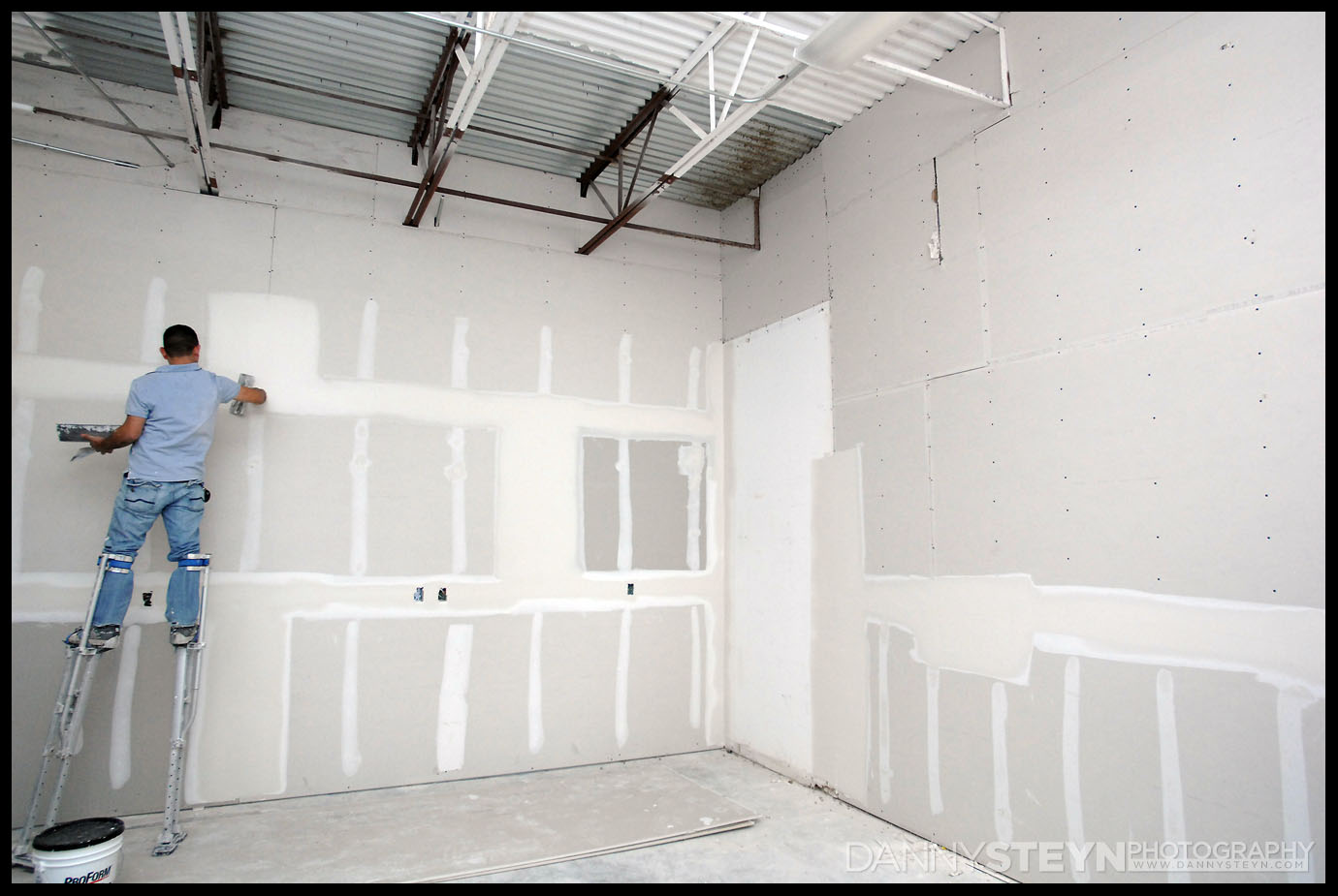 Danny Steyn Photography Studio - Drywall framing, taping and mudding