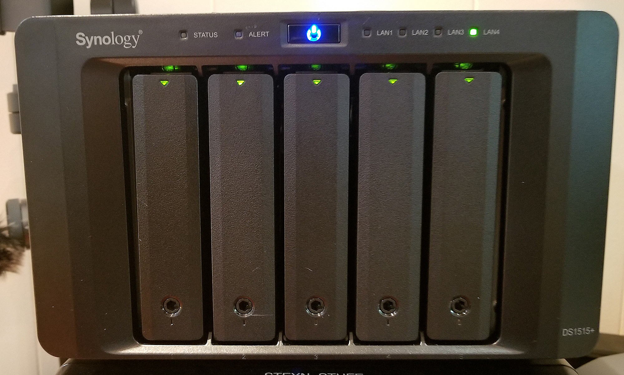Synology DS1515+ 5-Bay drives with 5 x 8TB NAS Enterprise HDD's Striped in RAID 5